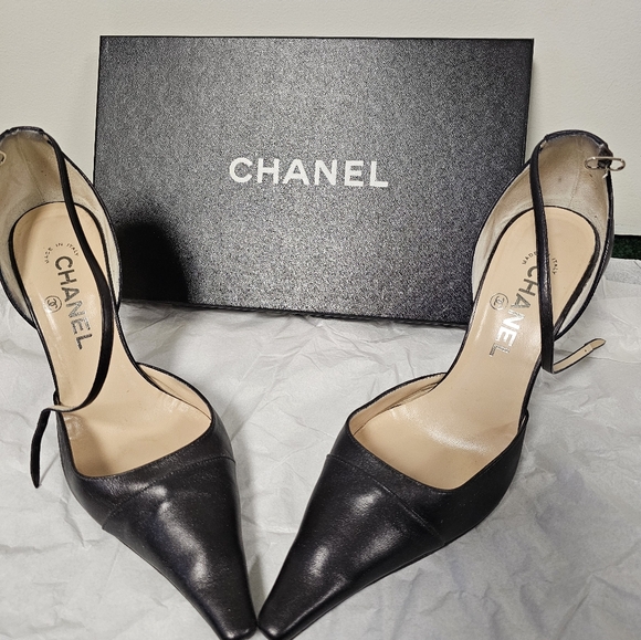 CHANEL Shoes - Chanel Classic Pump